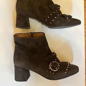 Carmen’s barely worn suede booties from Italy!